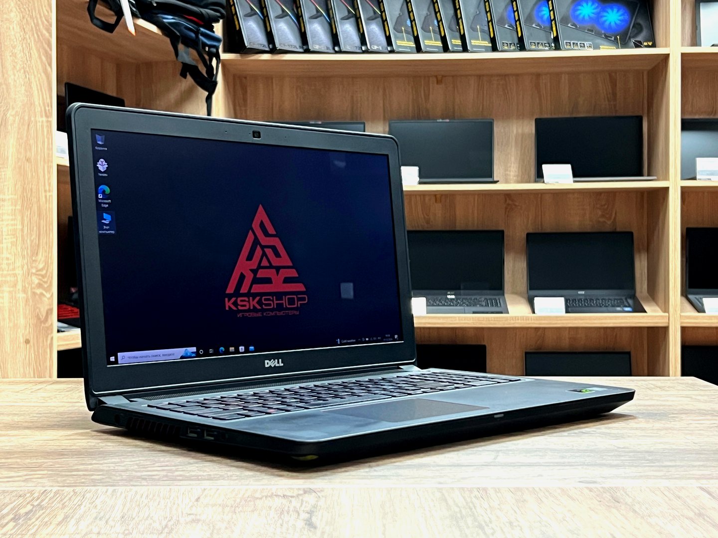 [Б/У] Ноутбук 15,6" DELL P57F