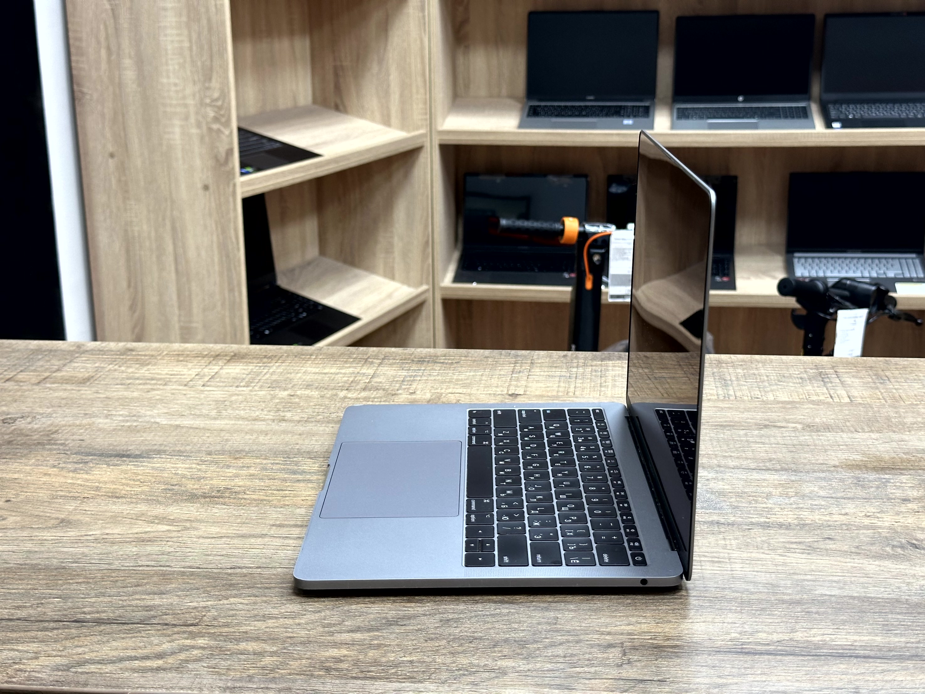[Б/У] Ноутбук 13″ Apple MacBook PRO 2017 (BU-Mac13-2017) [3072x1920, Core i5, RAM 8Gb, SSD 256Gb, Intel UHD Graphics, macOS] — KSKSHOP.RU