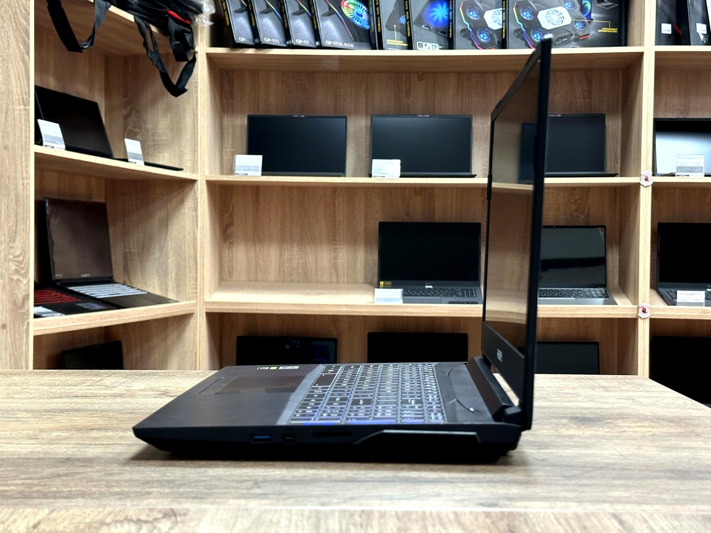 [Б/У] Ноутбук 15,6" Hasee Z7-SP5D1 [i5-6300HQ / GTX1060 6GB] — KSKSHOP.RU