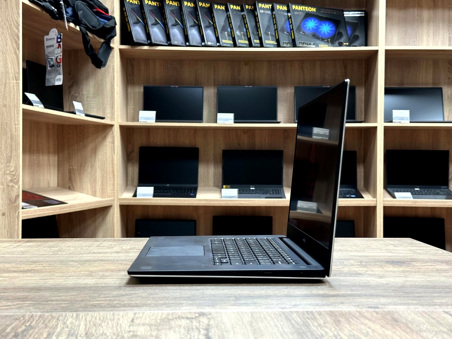 картинка [Б/У] Ноутбук 15,6" DELL XPS 15 9560 от магазина Одежда+