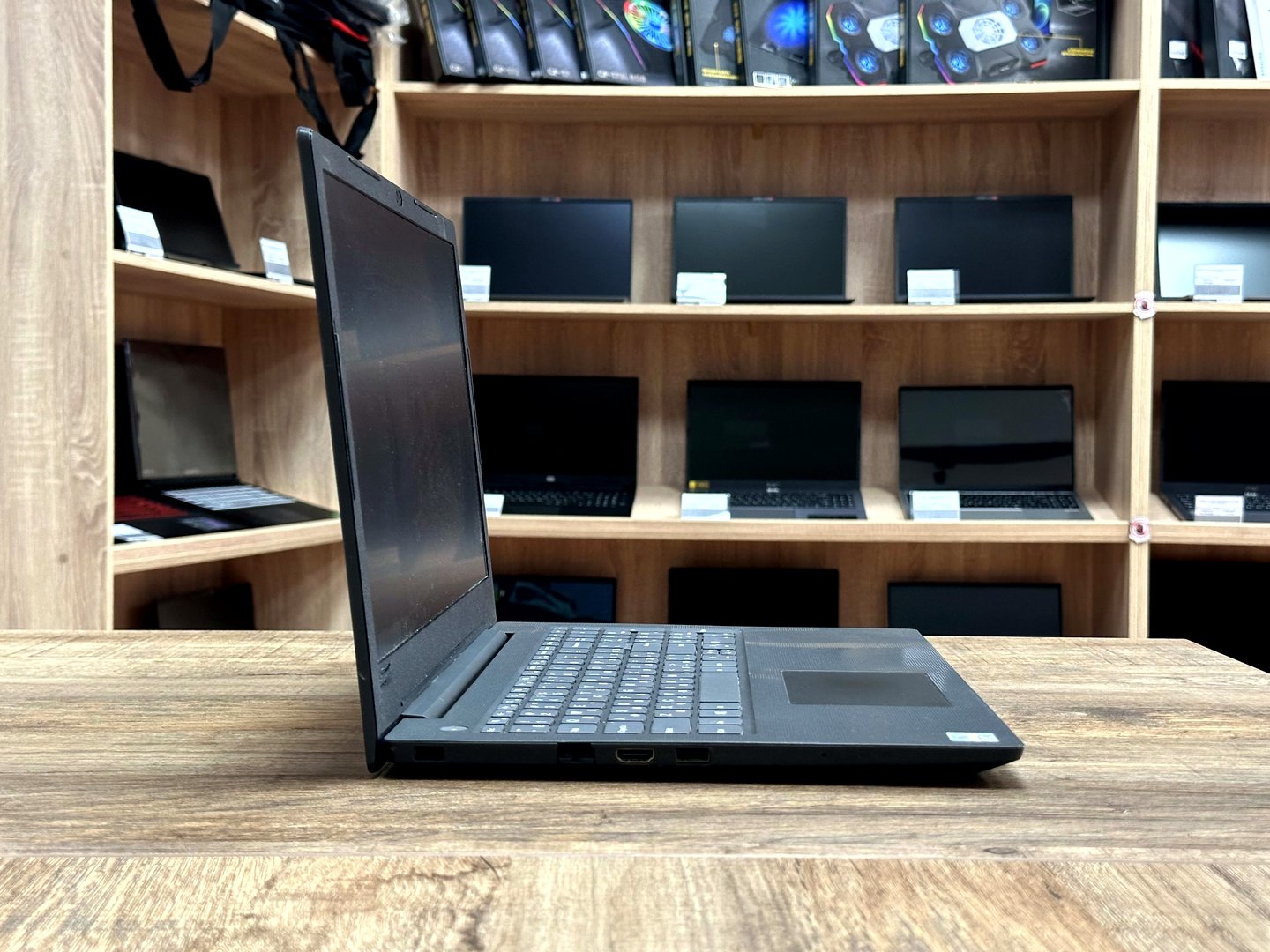 картинка [Б/У] Ноутбук 15,6" Lenovo V130-15IKB от магазина Одежда+
