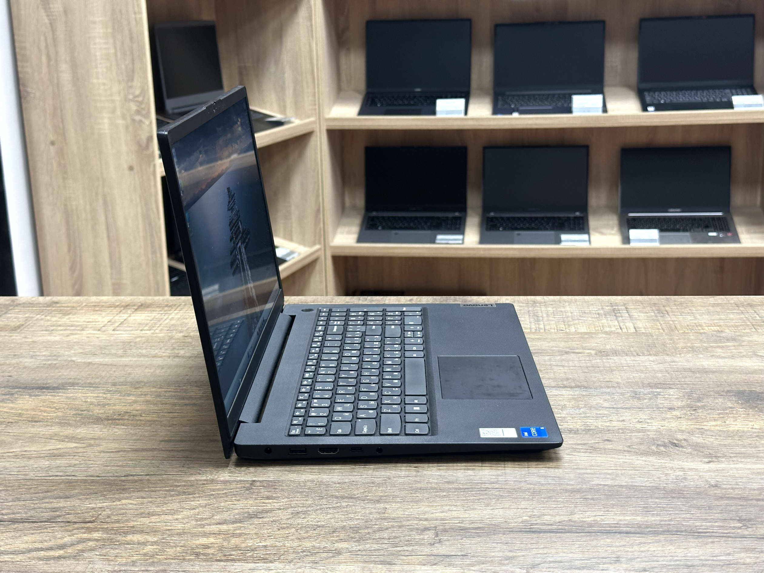 картинка [Б\У] Ноутбук 15.6" Lenovo V15 G3 IAP от магазина Одежда+