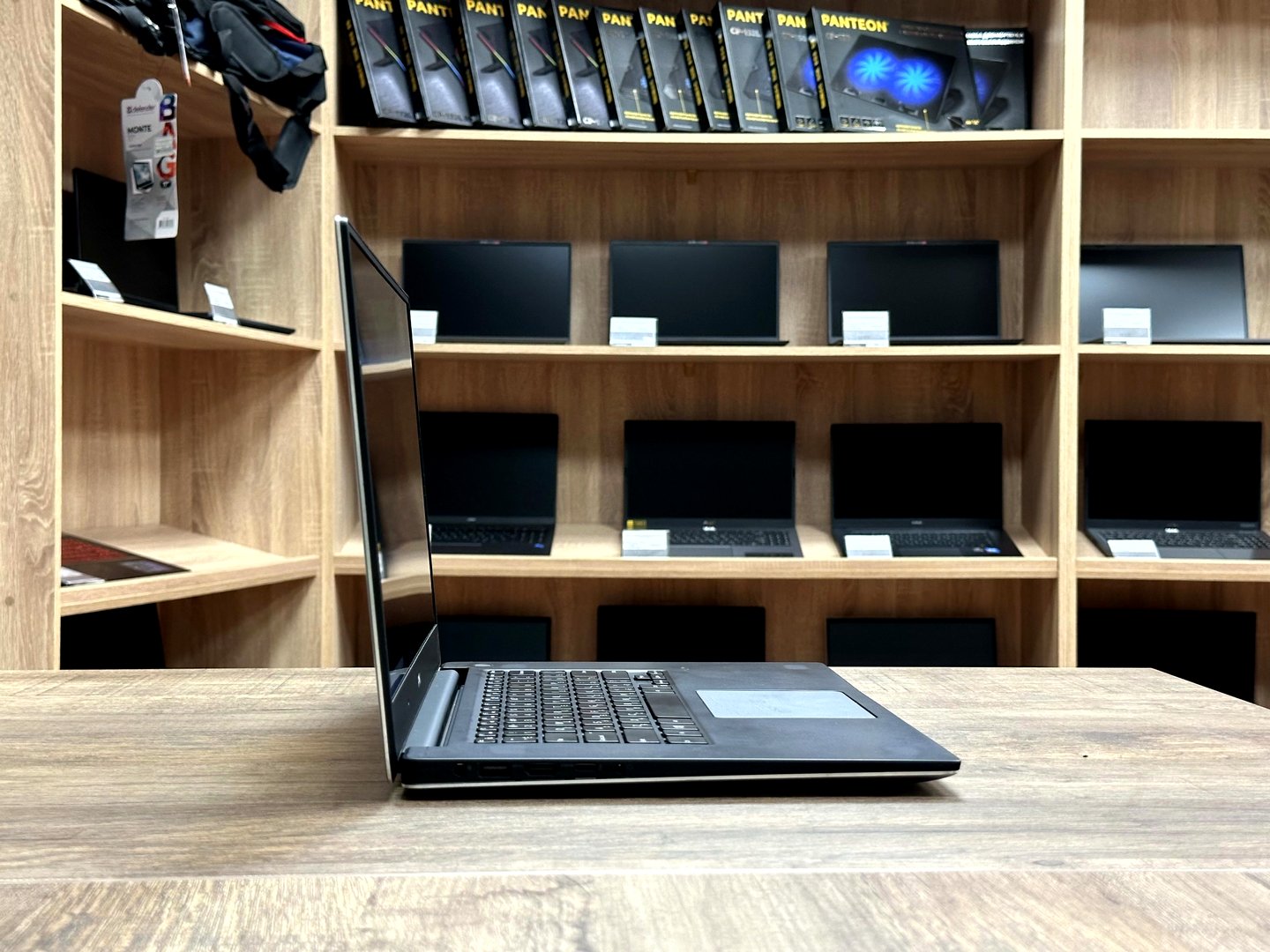 картинка [Б/У] Ноутбук 15,6" DELL XPS 15 9560 от магазина Одежда+