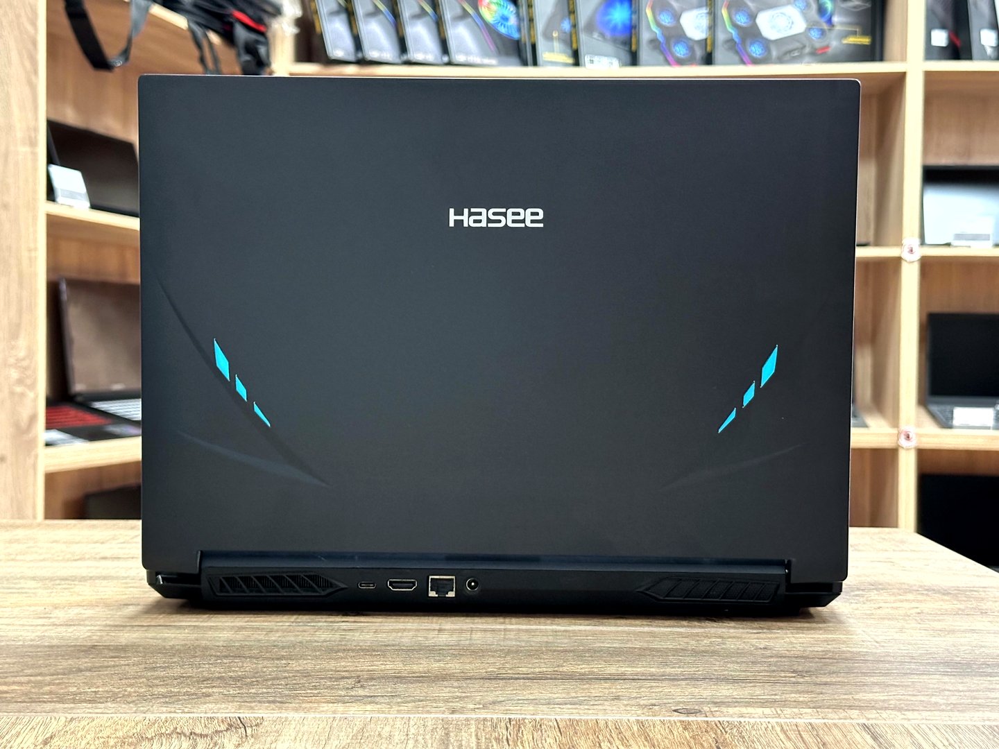 [Б/У] Ноутбук 15,6" Hasee Z7-SP5D1 [i5-6300HQ / GTX1060 6GB] — KSKSHOP.RU