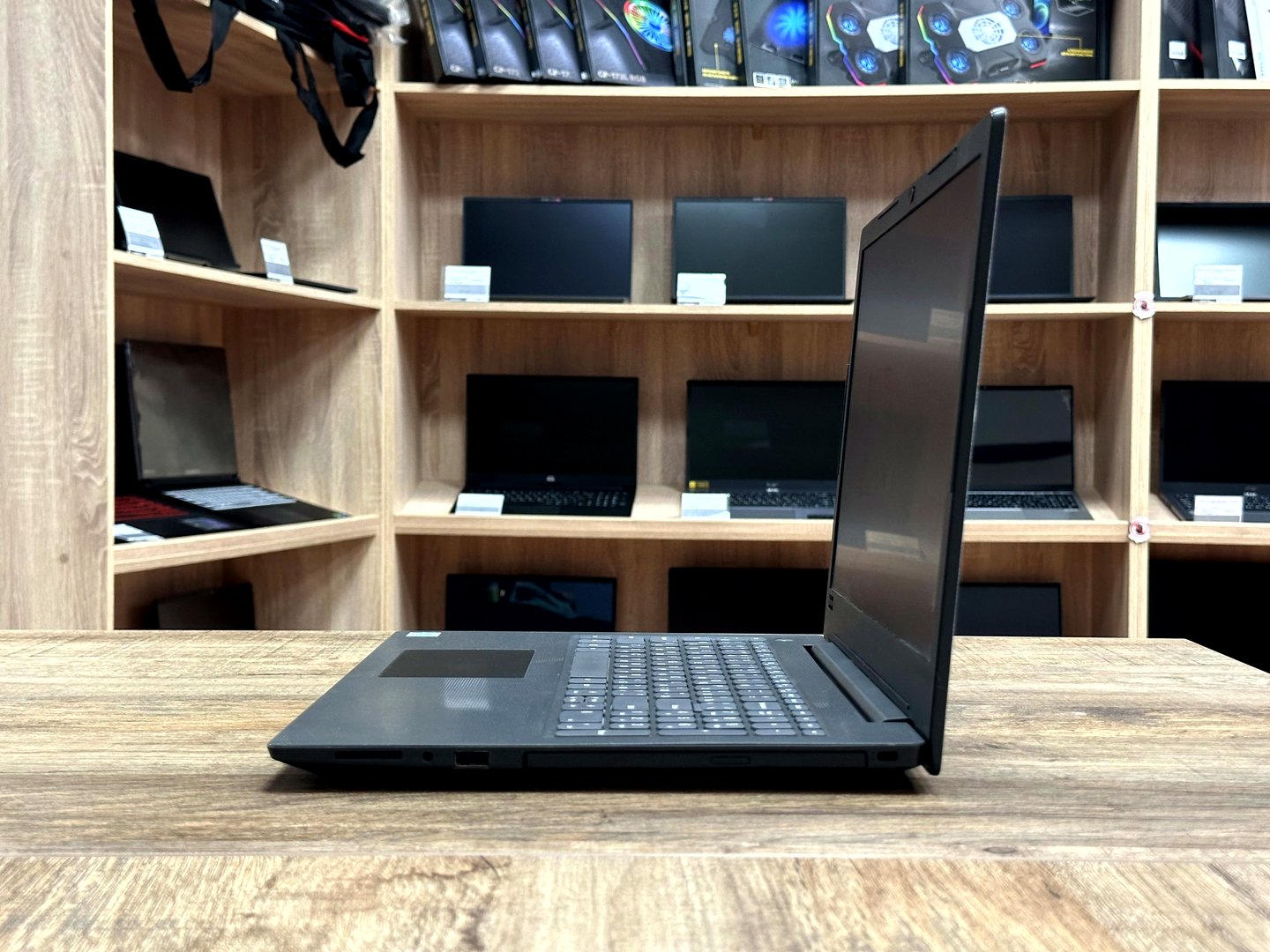 картинка [Б/У] Ноутбук 15,6" Lenovo V130-15IKB от магазина Одежда+