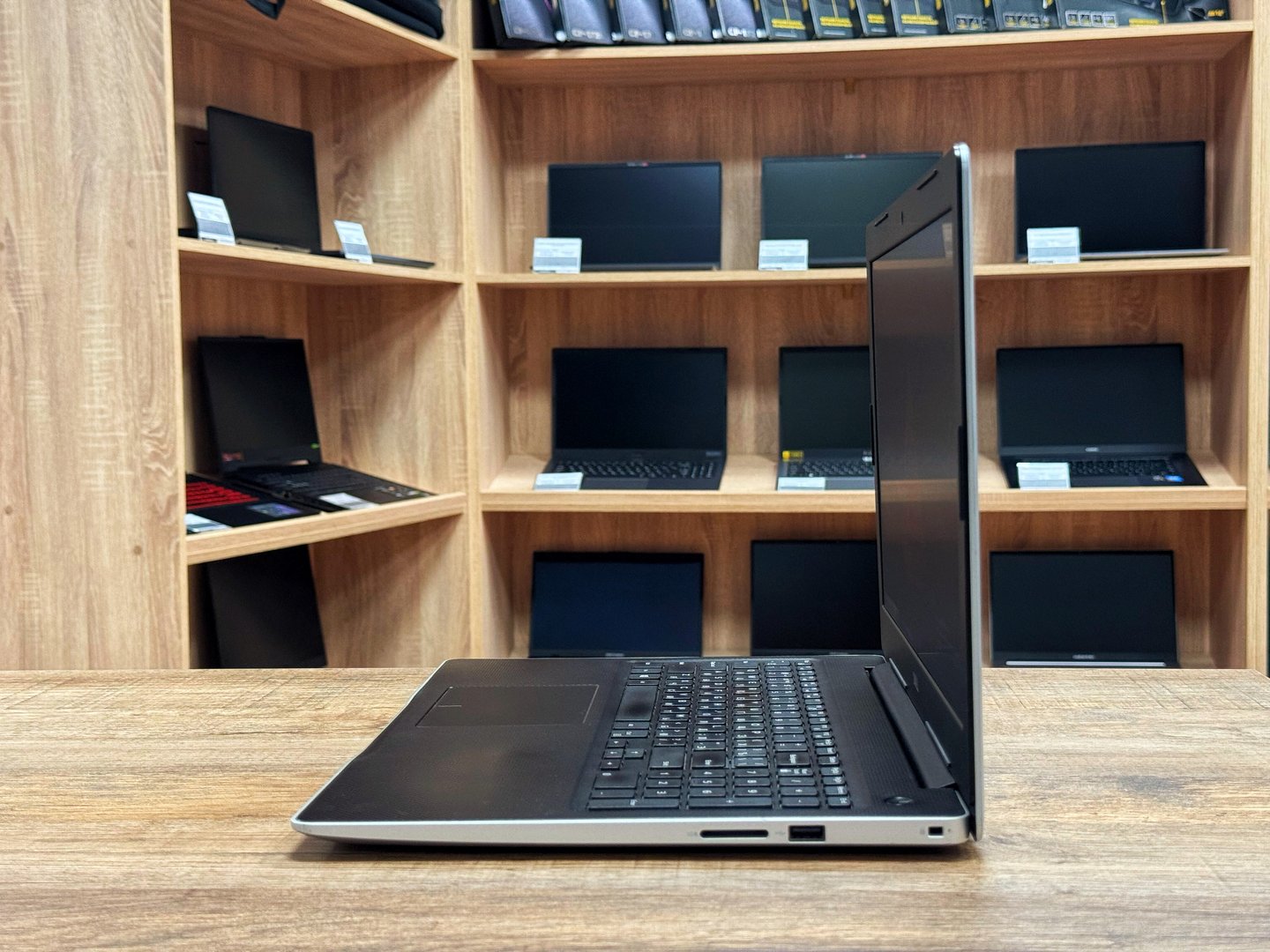 картинка [Б/У] Ноутбук 15,6" Dell Inspiron 3583 от магазина Одежда+
