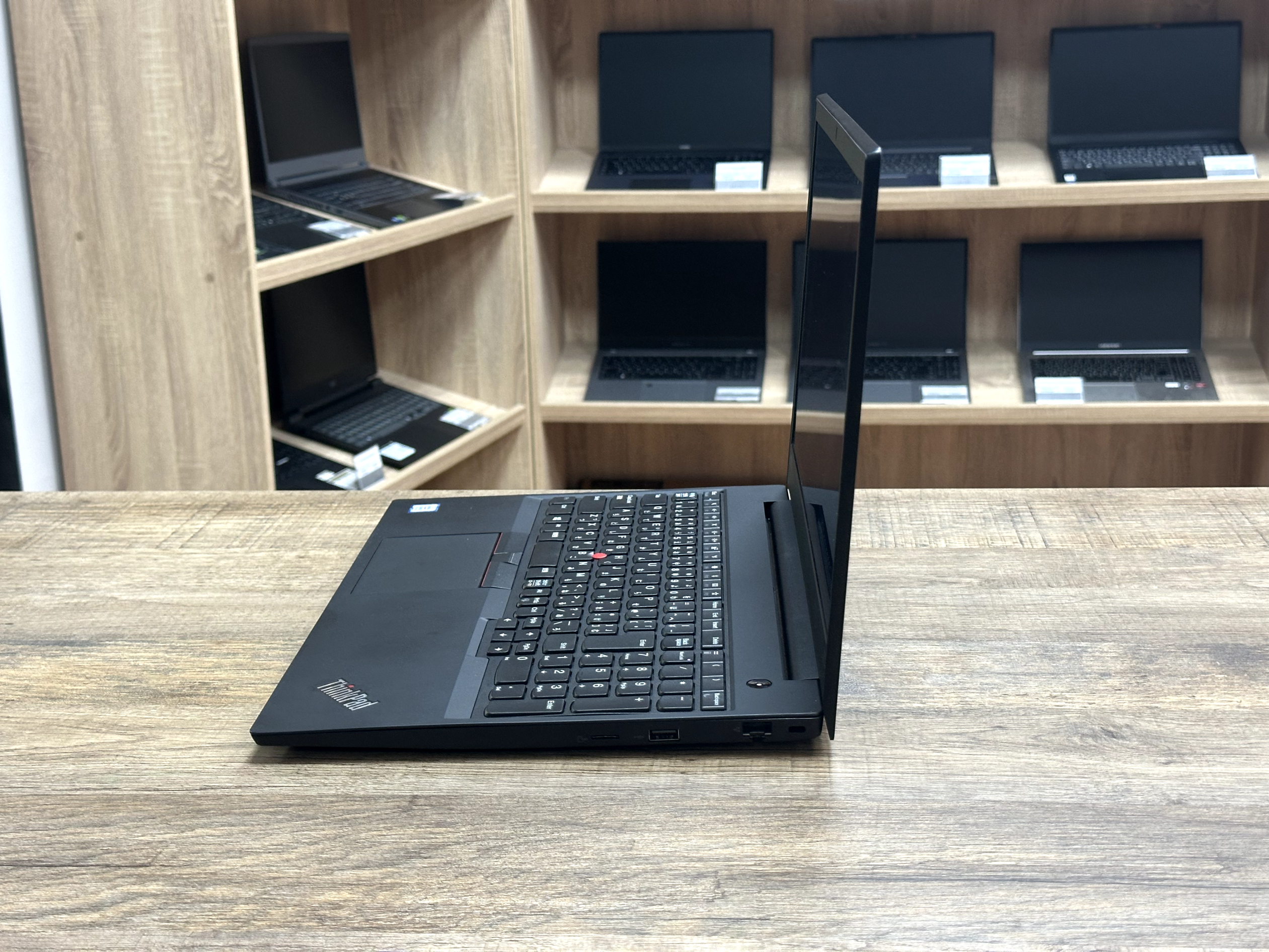 картинка [Б/У] Ноутбук 15,6" Lenovo ThinkPad e580 [i3-7130U] от магазина Одежда+