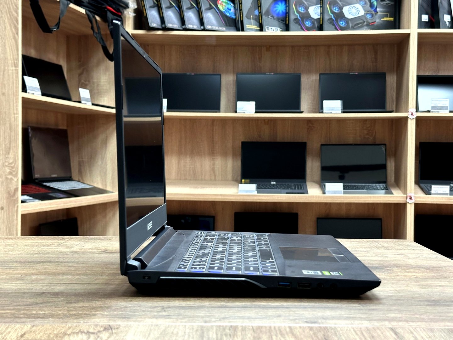 [Б/У] Ноутбук 15,6" Hasee Z7-SP5D1 [i5-6300HQ / GTX1060 6GB] — KSKSHOP.RU