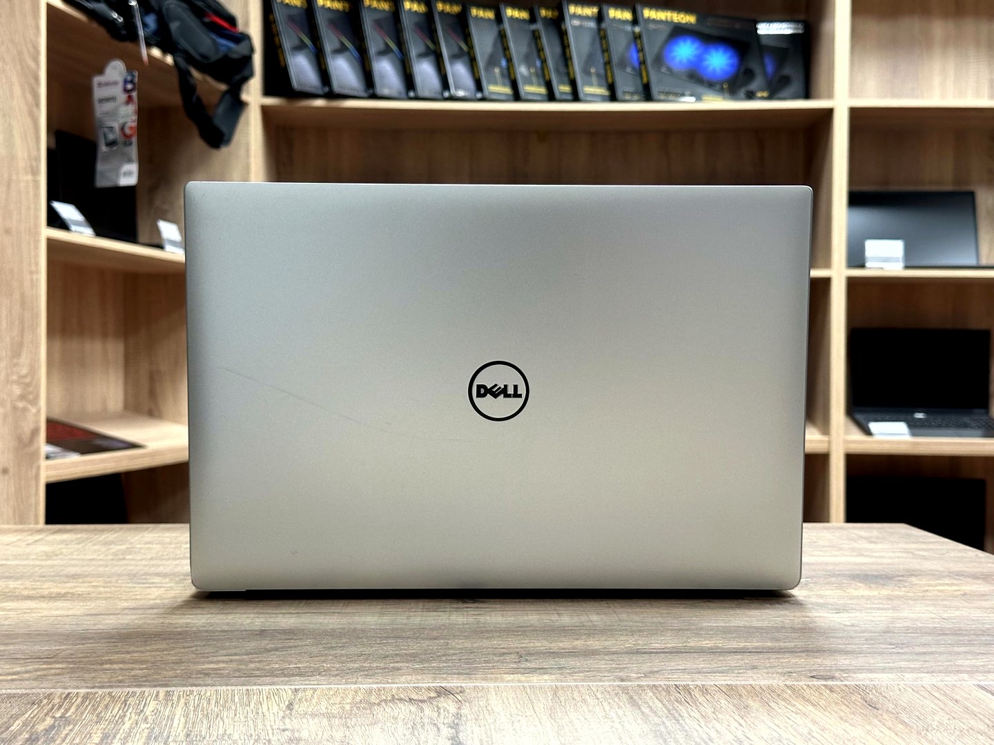картинка [Б/У] Ноутбук 15,6" DELL XPS 15 9560 от магазина Одежда+