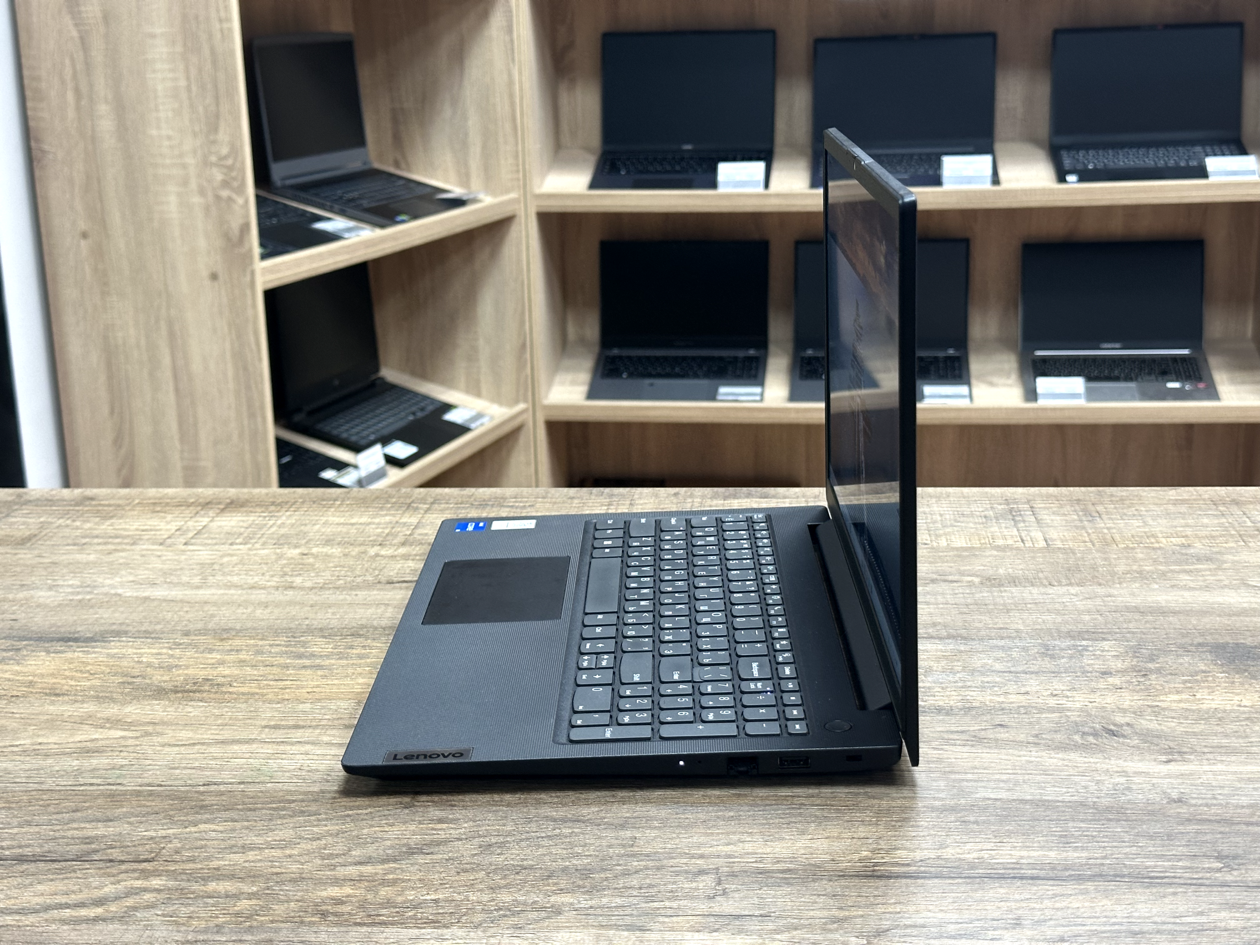 картинка [Б\У] Ноутбук 15.6" Lenovo V15 G3 IAP от магазина Одежда+