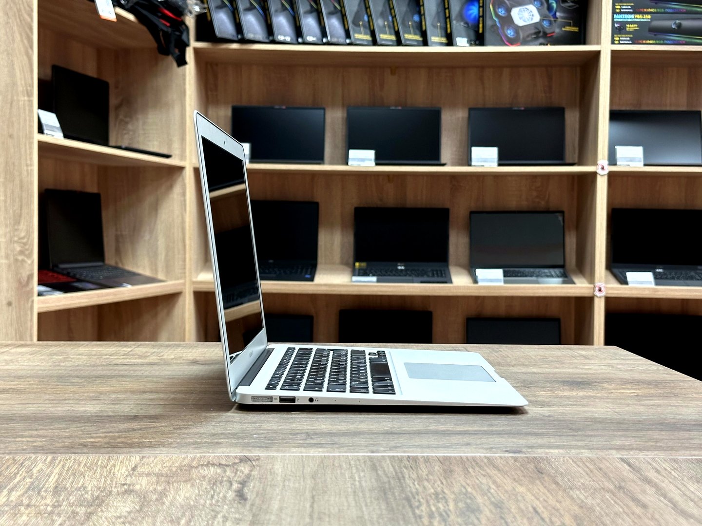 [Б/У] Ноутбук 13,3" Apple MacBook AIR 2015 — KSKSHOP.RU